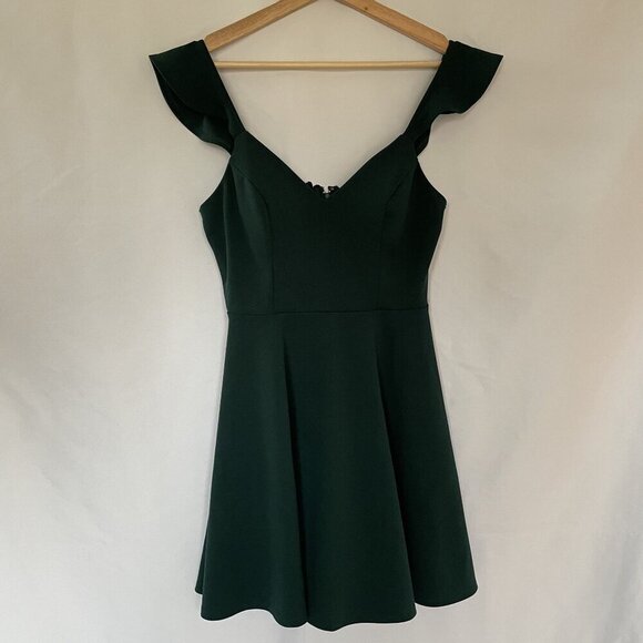 City Studio Dresses & Skirts - City Studio green flare sleeve fitted short dress mini lace detail princess